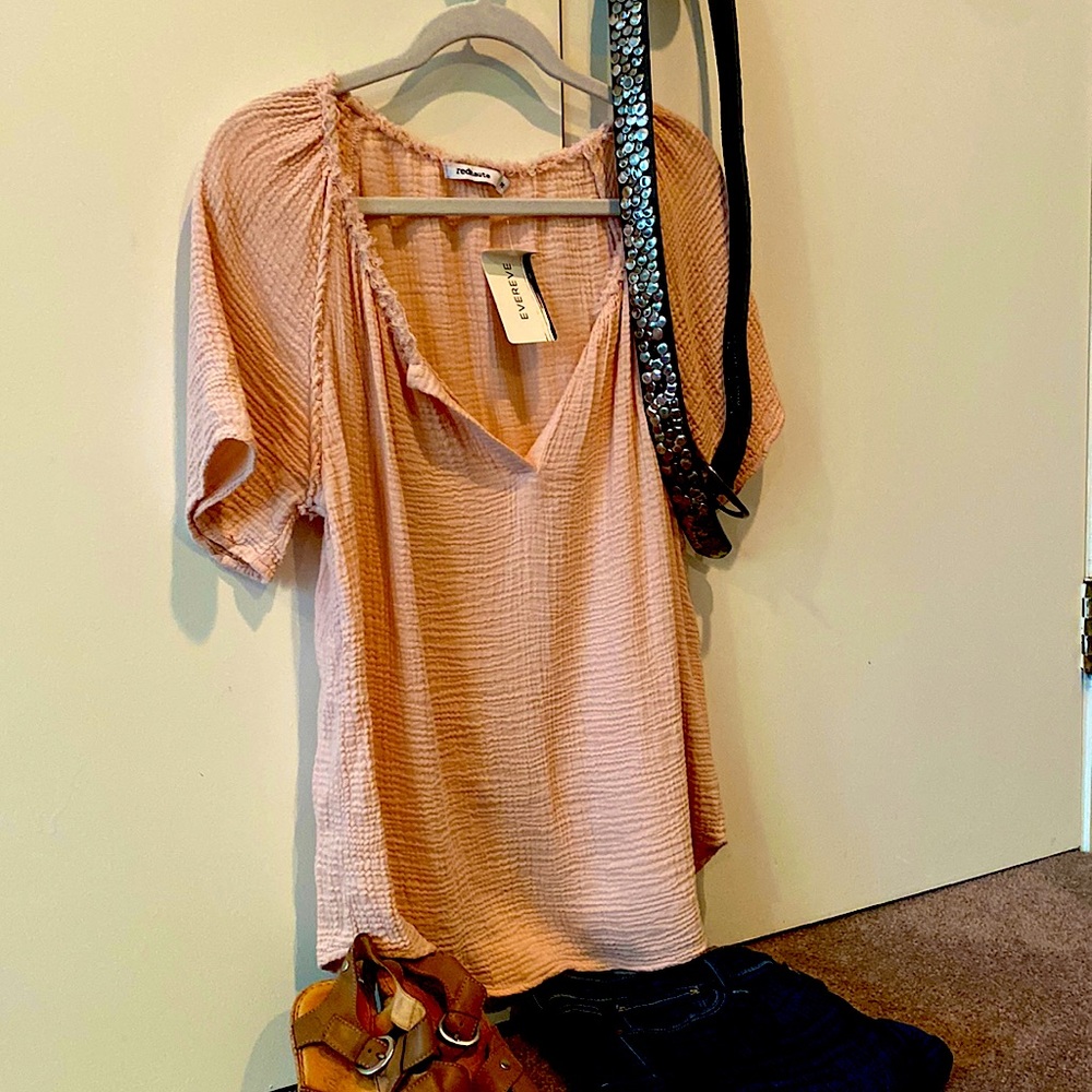 Size medium blush pink gauze split neck top from redhaute